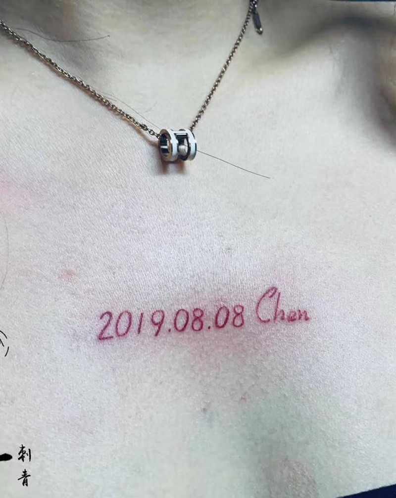 小清新纹身图片_胸部纹身图案