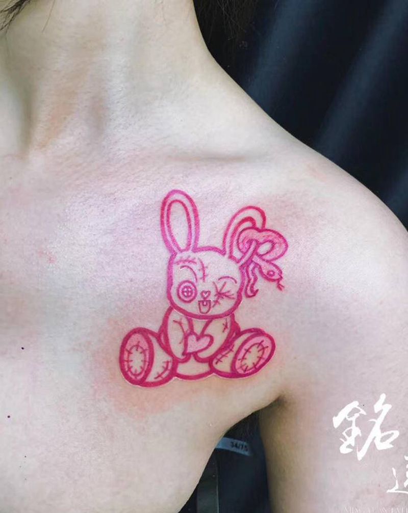 暴力兔纹身图片_肩部纹身图案