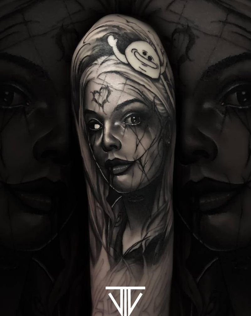 哈利奎因纹身图片_手臂欧美写实纹身图案