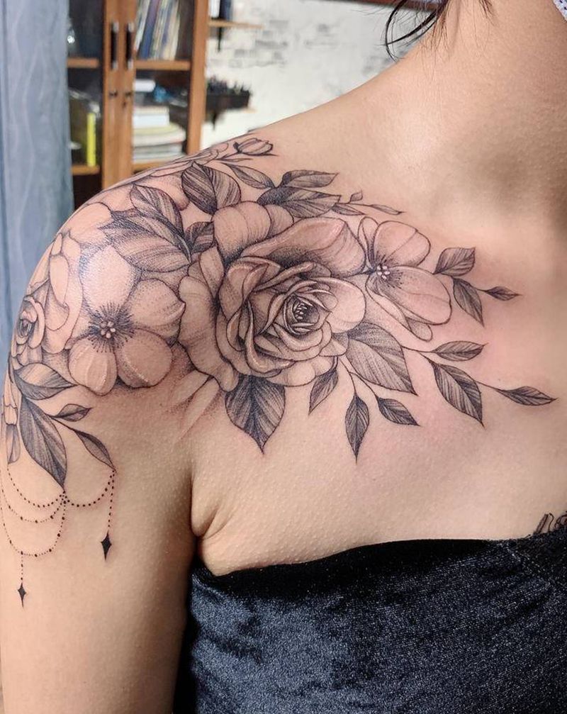 素花纹身图片_肩部点刺纹身图案