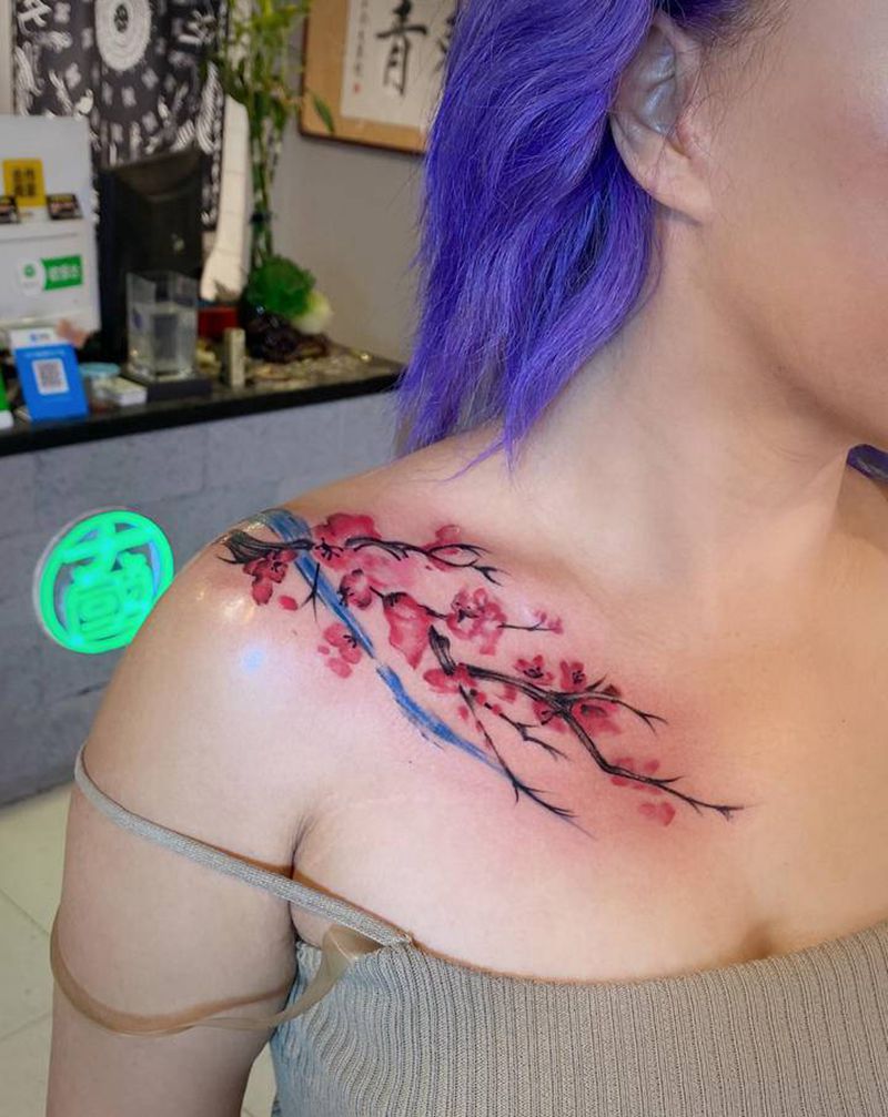 花纹身图片_肩部水彩纹身图案