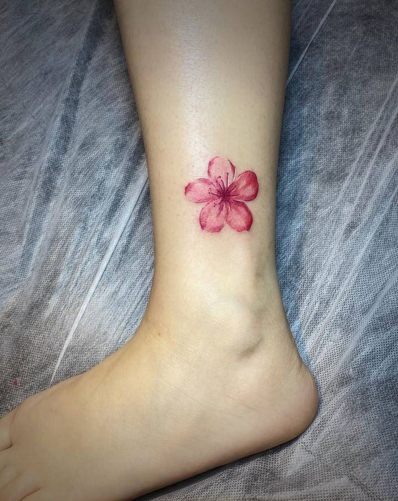 花纹身图片_腿部水彩纹身图案