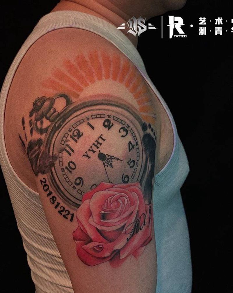 钟爱枚瑰纹身图片_肩部纹身图案