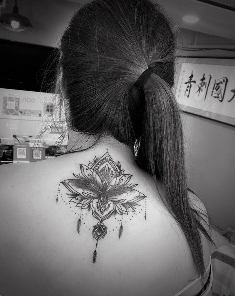 覆盖纹身图片_背部点刺纹身图案