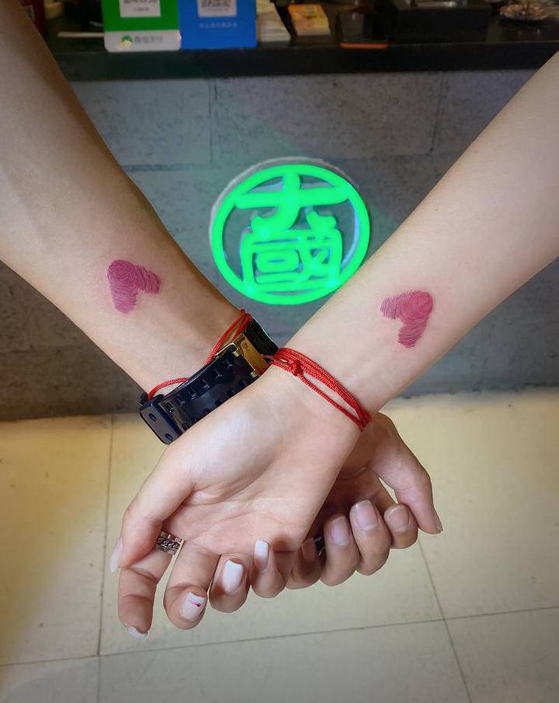 指纹❤纹身图片_手部水彩纹身图案