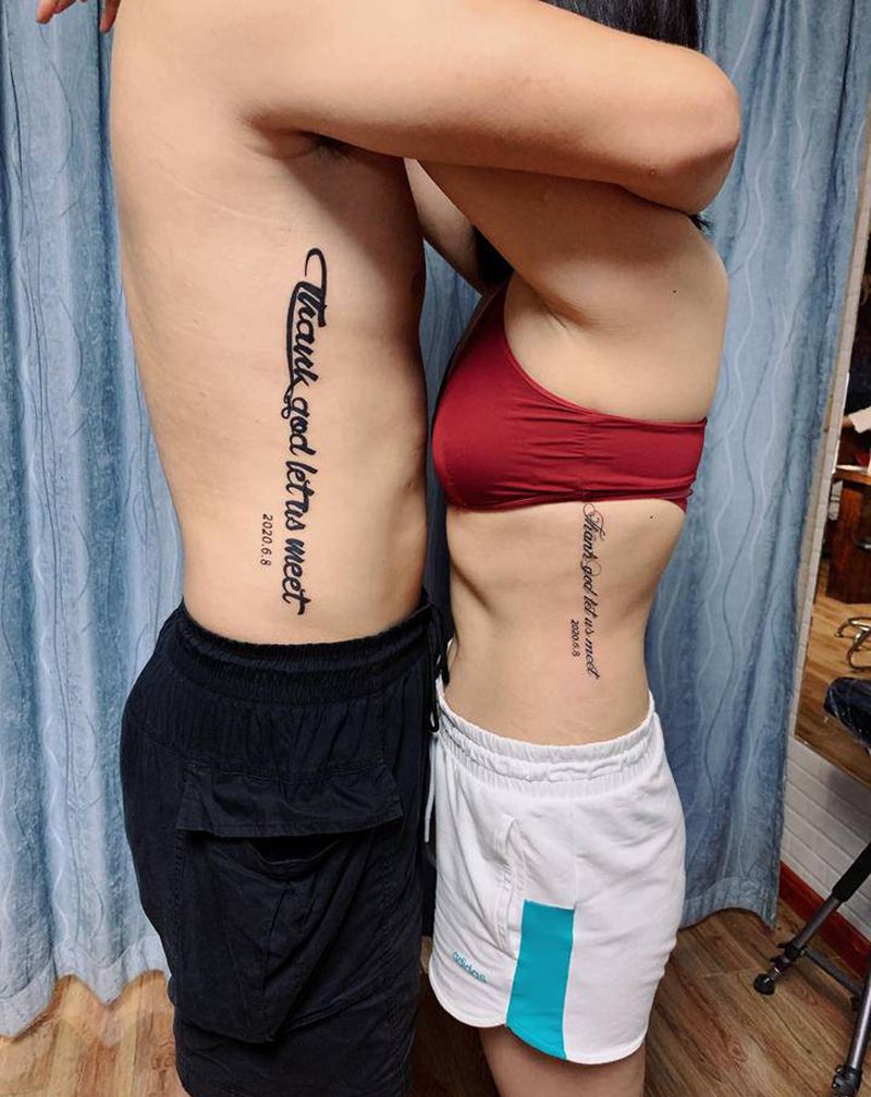 情侣字母纹身图片_腰部花体字纹身图案