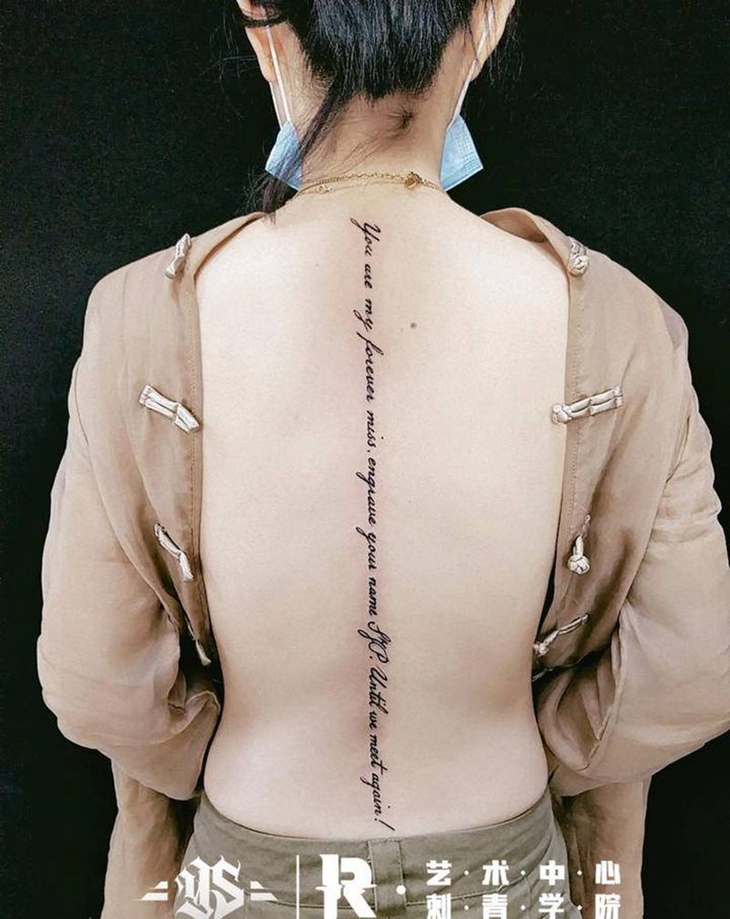 后背英文短句纹身图片_背部纹身图案