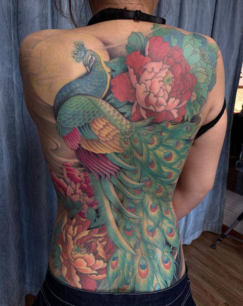 孔雀纹身图片_背部新传统纹身图案