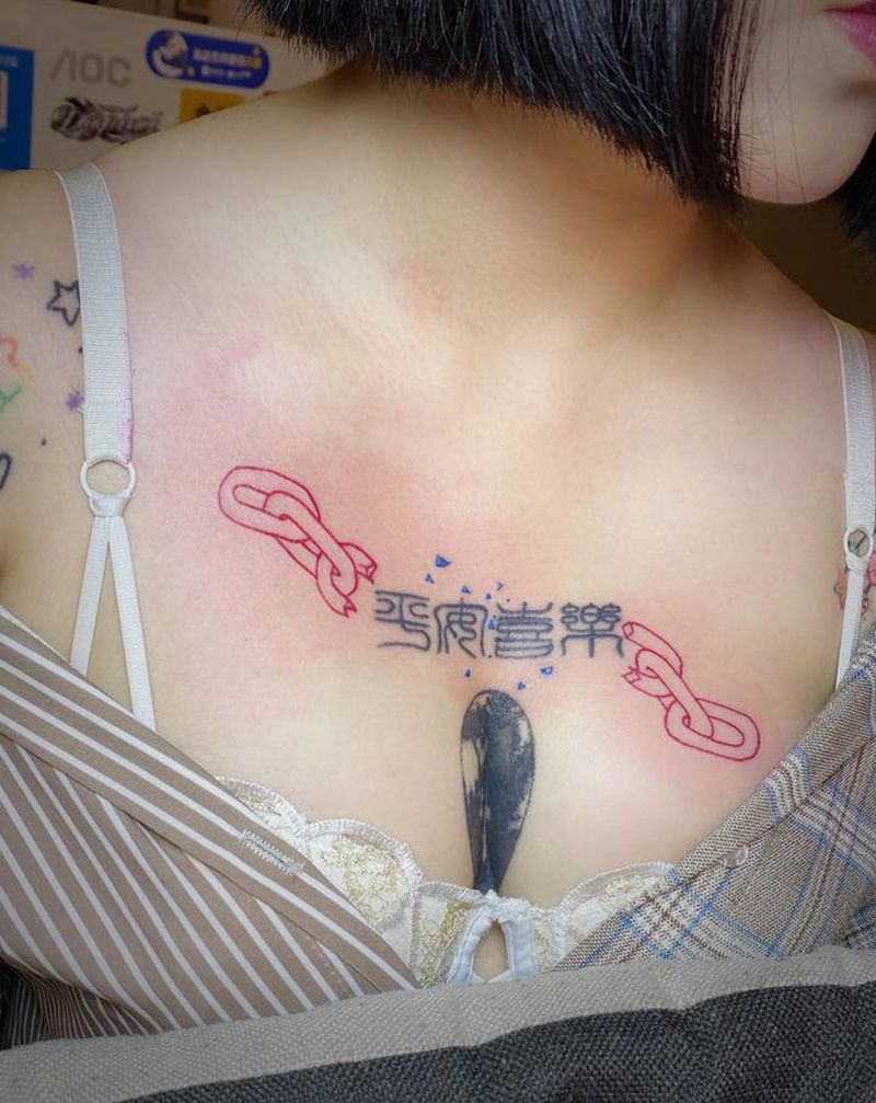 铁链纹身图片_胸部水彩纹身图案