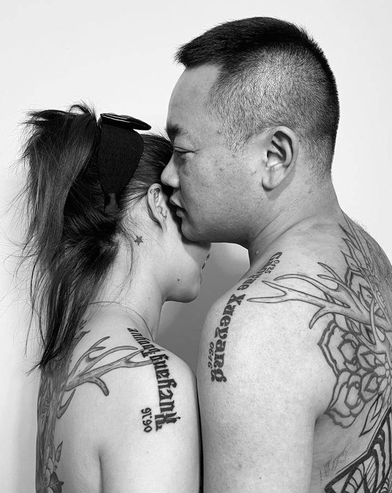 情侣鹿纹身图片_背部图腾点刺纹身图案