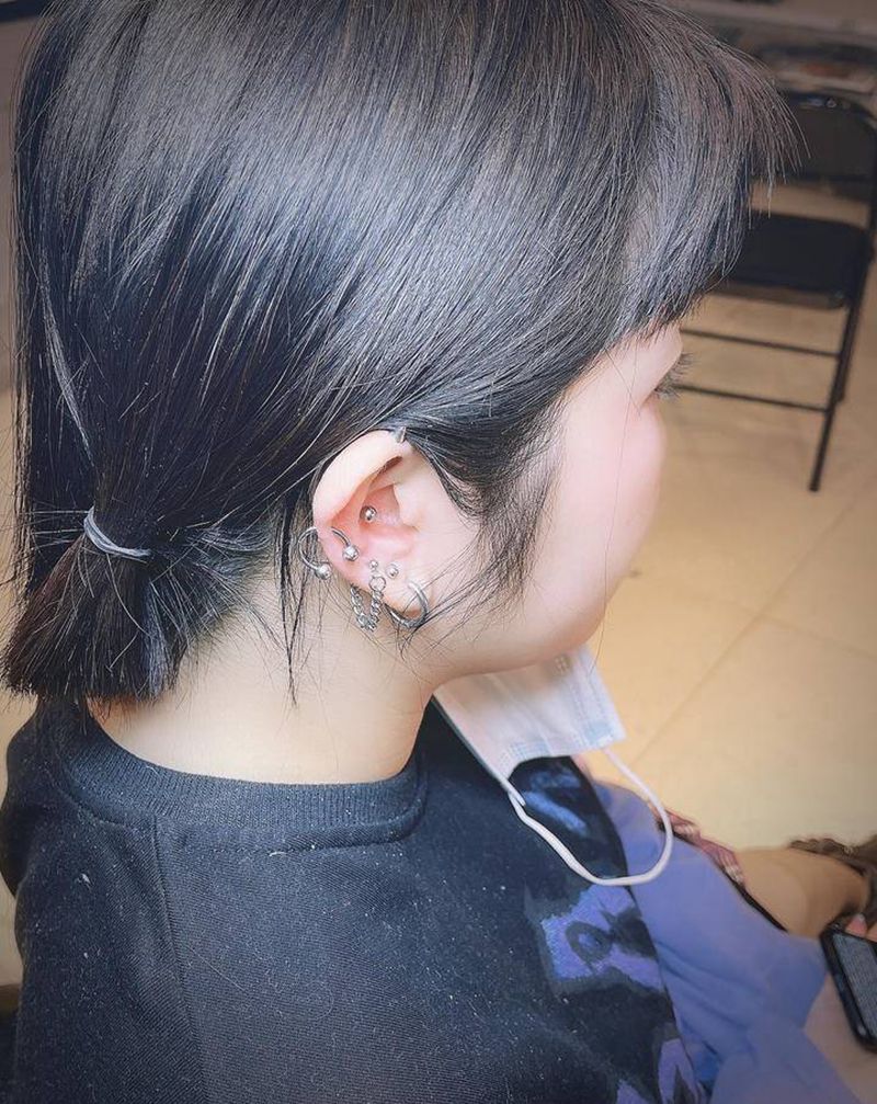 耳骨纹身图片_背部几何纹身图案