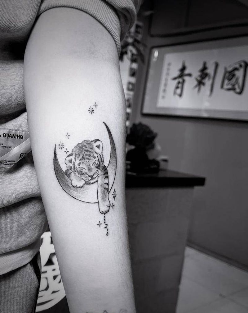 老虎纹身图片_手臂点刺纹身图案