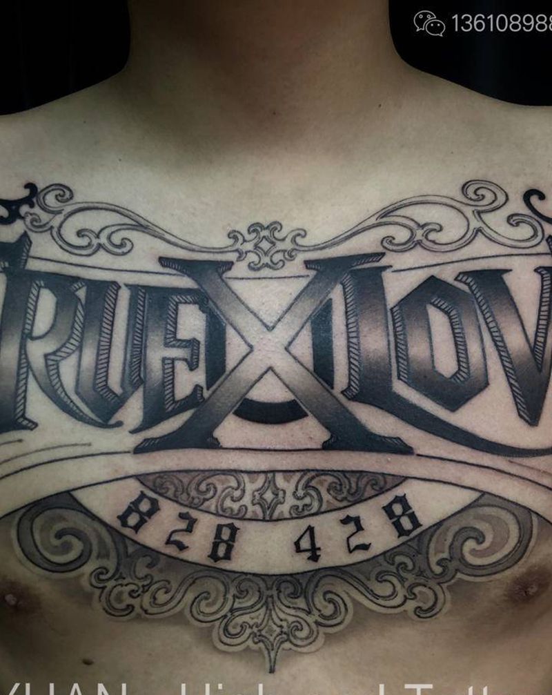 花体字纹身图片_胸部花体字纹身图案