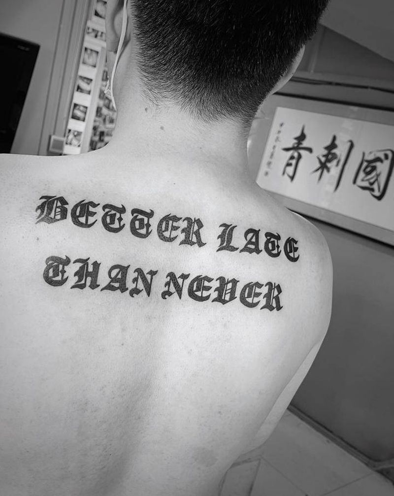 字纹身图片_背部花体字纹身图案