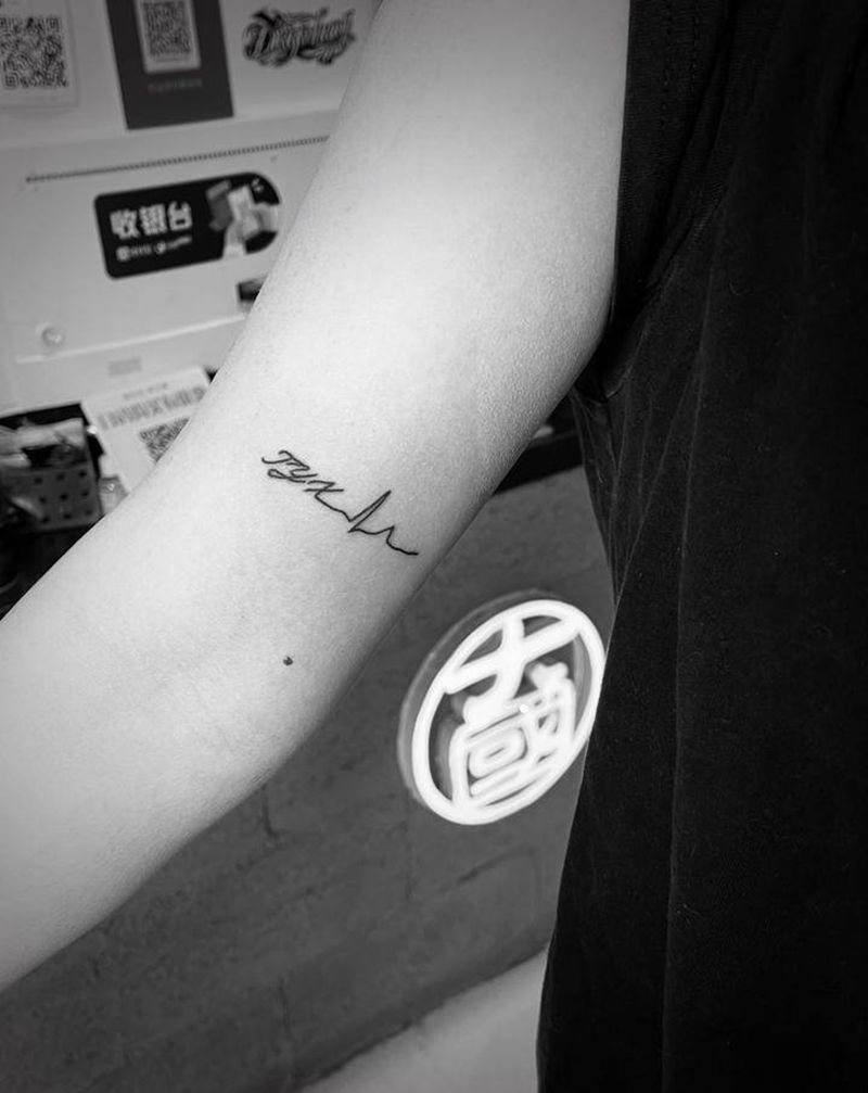 字母纹身图片_手臂图腾纹身图案