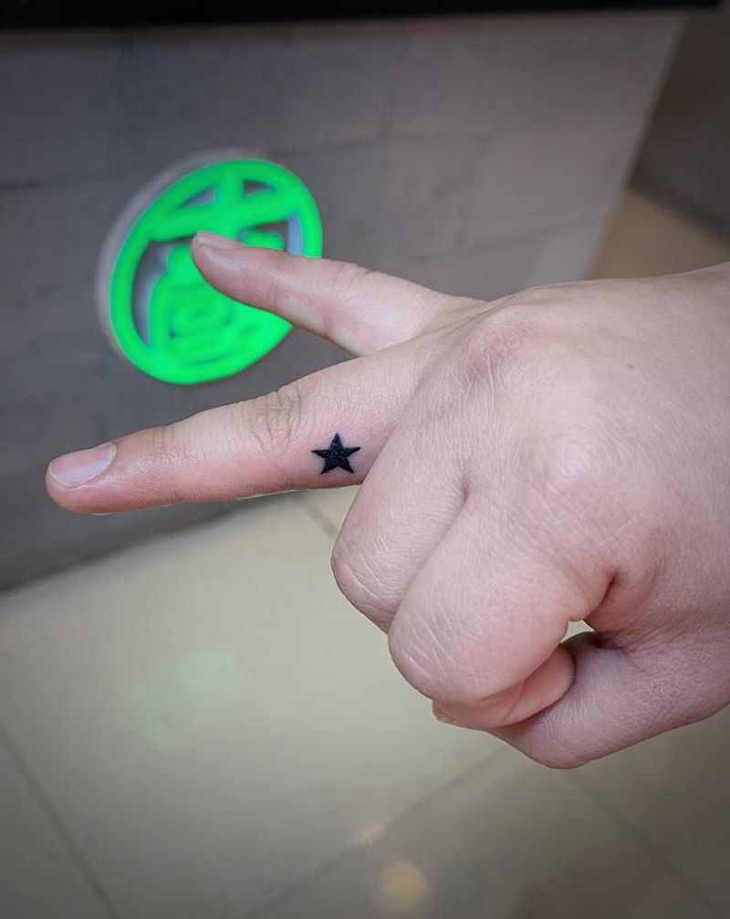 五角星纹身图片_手部图腾纹身图案