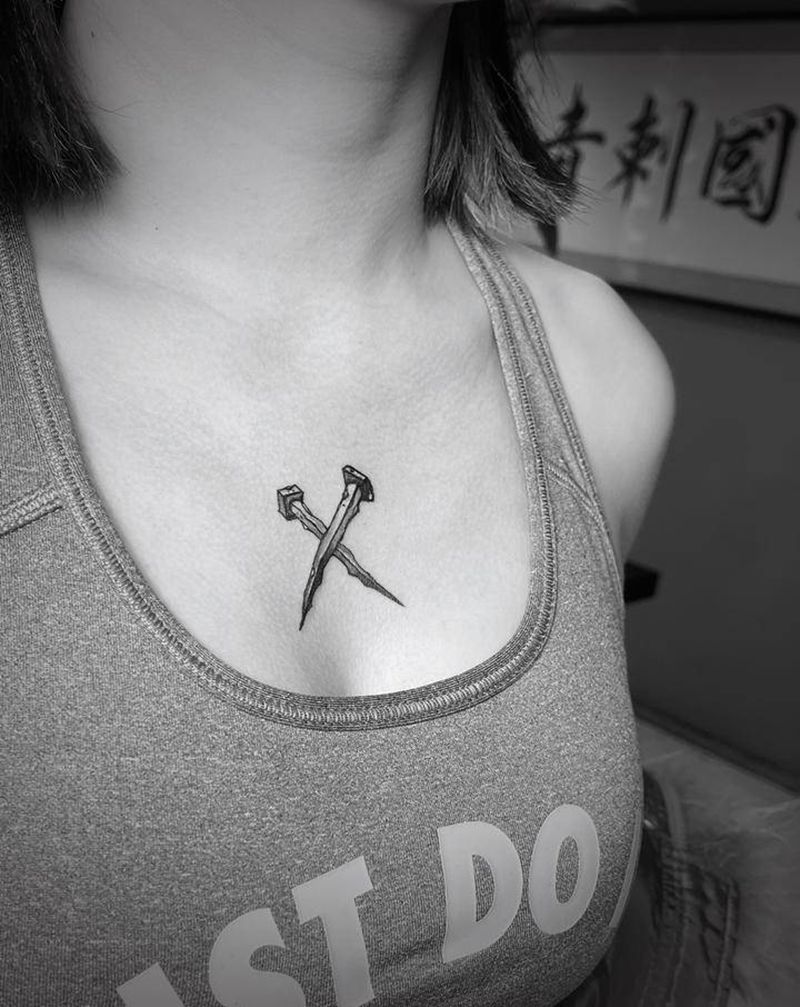 钉子纹身图片_胸部点刺纹身图案