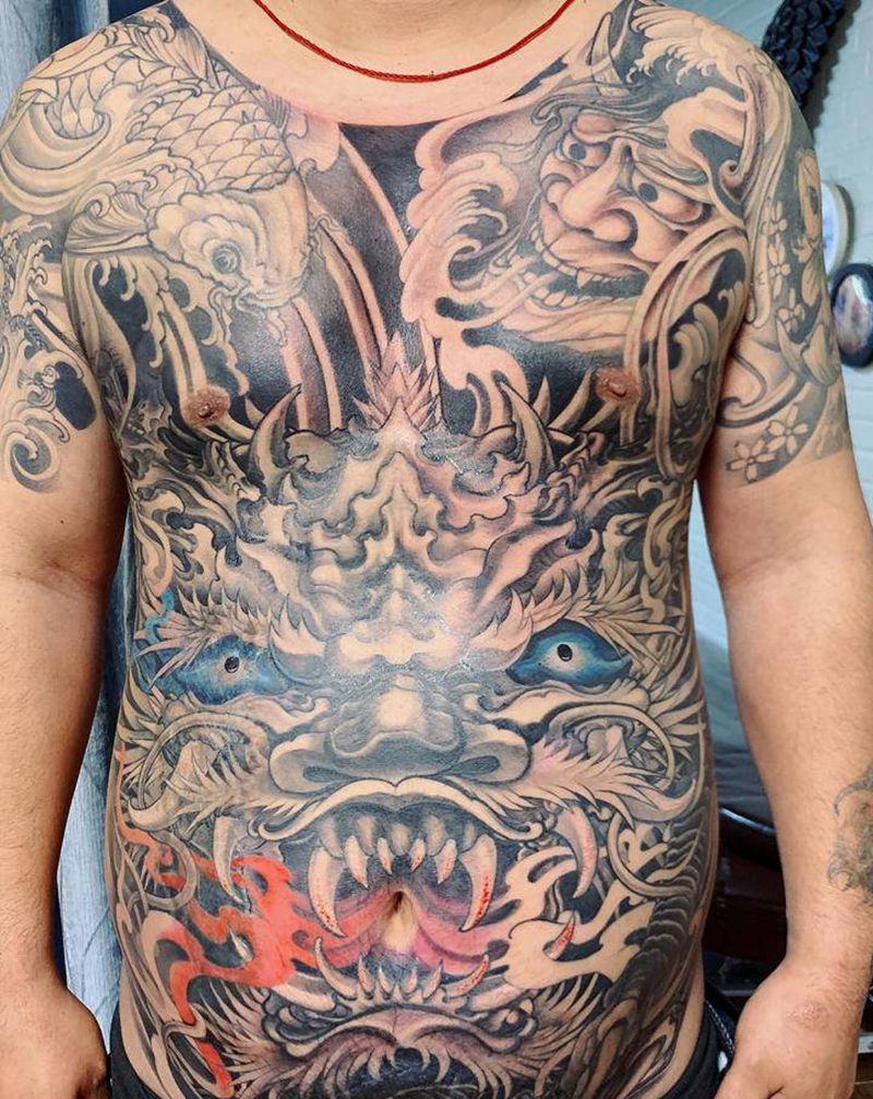 龙前胸纹身图片_腹部新传统纹身图案