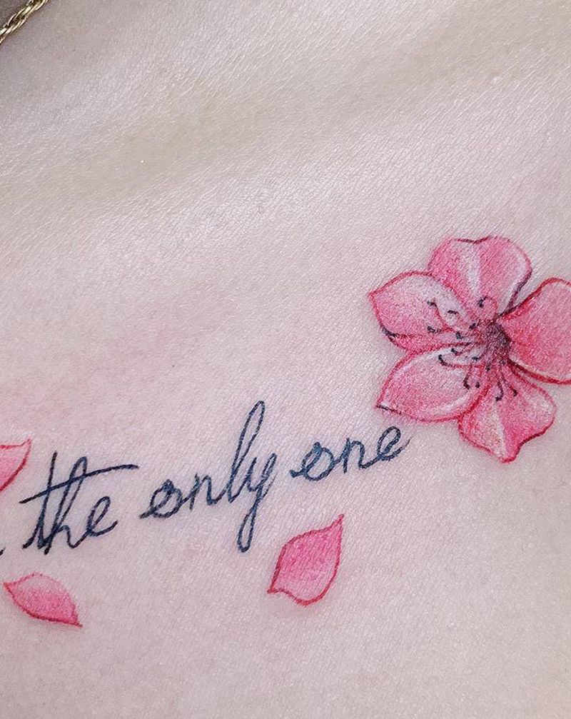 字母纹身图片_胸部花体字纹身图案