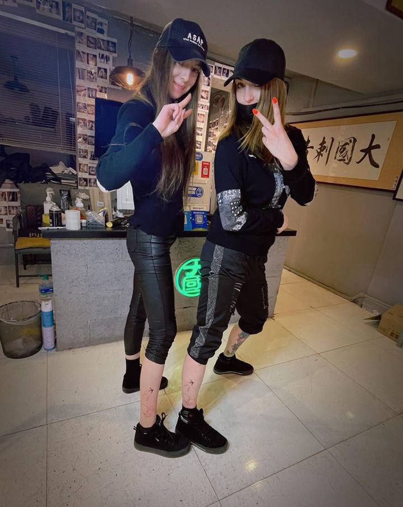 俄罗斯纹身图片_腿部水彩纹身图案