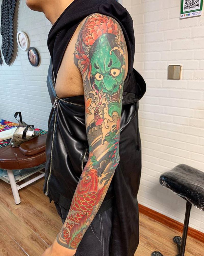 鲤鱼花臂纹身图片_手臂新传统纹身图案