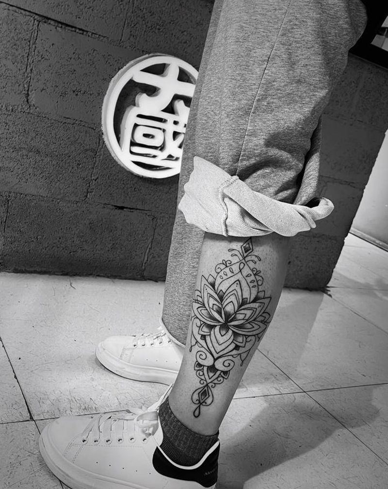 花纹身图片_腿部点刺纹身图案