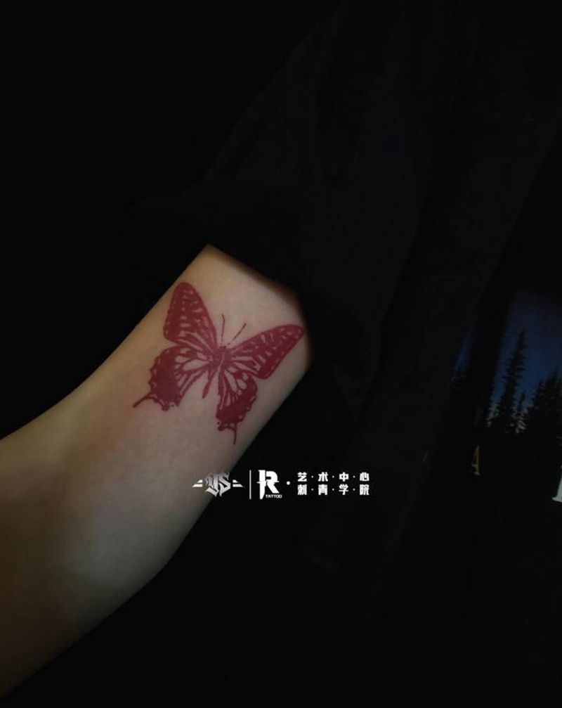 蝴蝶纹身图片_手臂新传统纹身图案