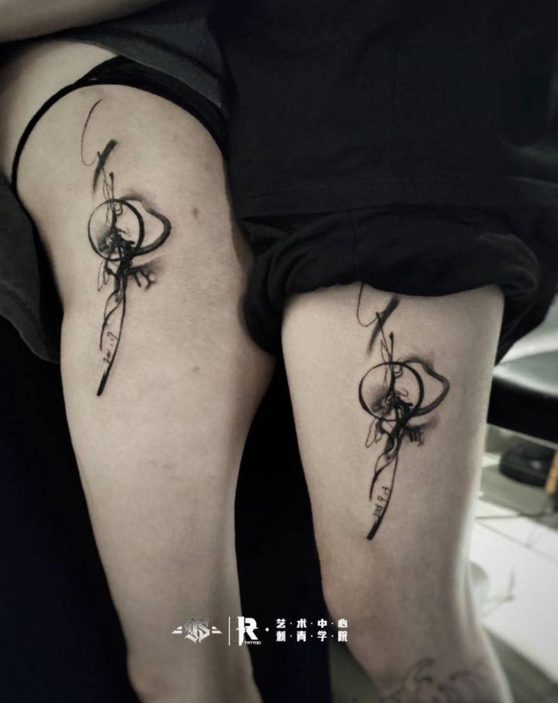 水墨纹身图片_腿部水墨纹身图案