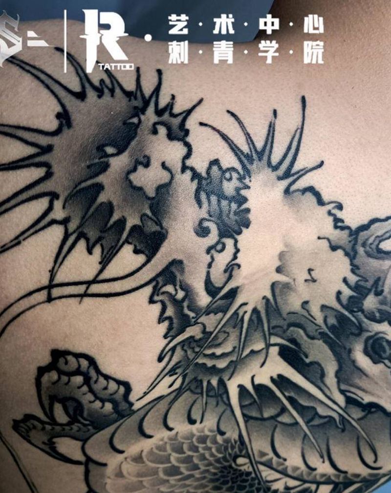 龙纹身图片_背部新传统纹身图案