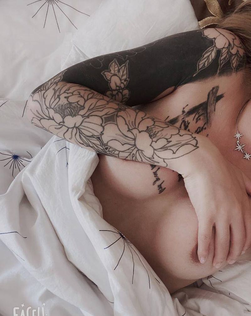 日式小花纹身图片_手臂纹身图案