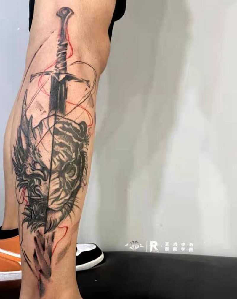 小腿纹身图片_腿部水墨欧美写实纹身图案