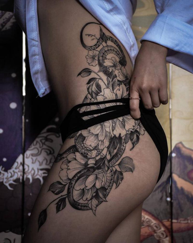 蛇盘牡丹纹身图片_腰部点刺纹身图案