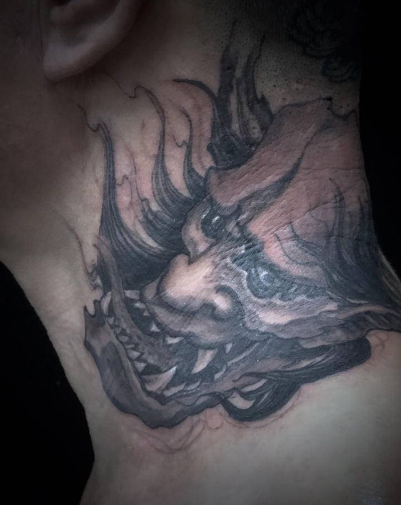 脖子般若纹身图片_颈部新传统纹身图案