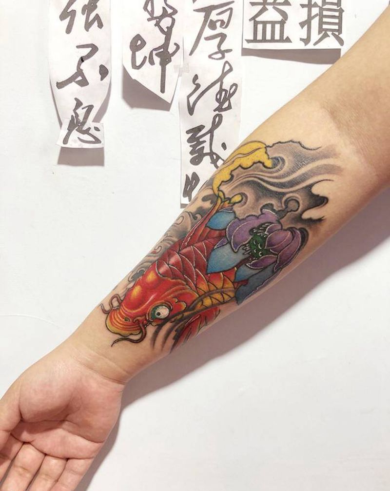 鲤鱼纹身图片_手臂新传统纹身图案