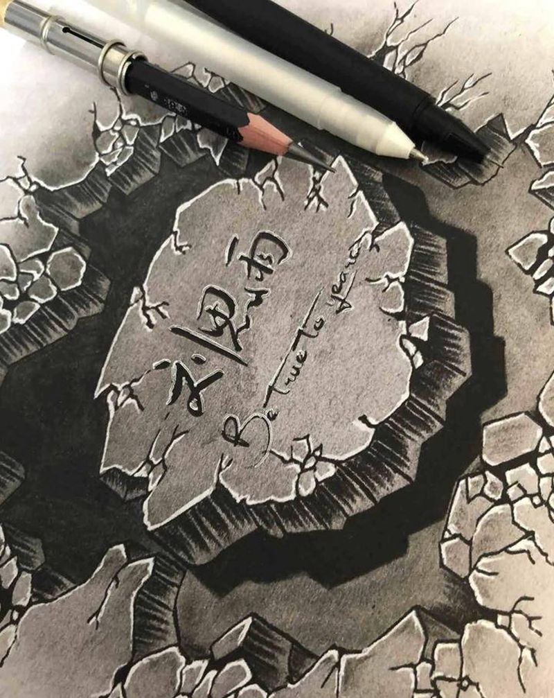 字纹身图片_胸部花体字图腾纹身图案