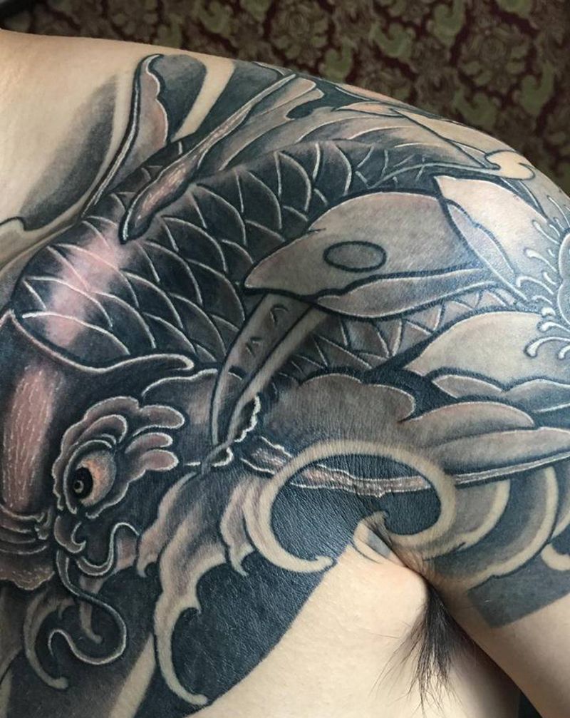 小半胛纹身图片_胸部肩部新传统纹身图案