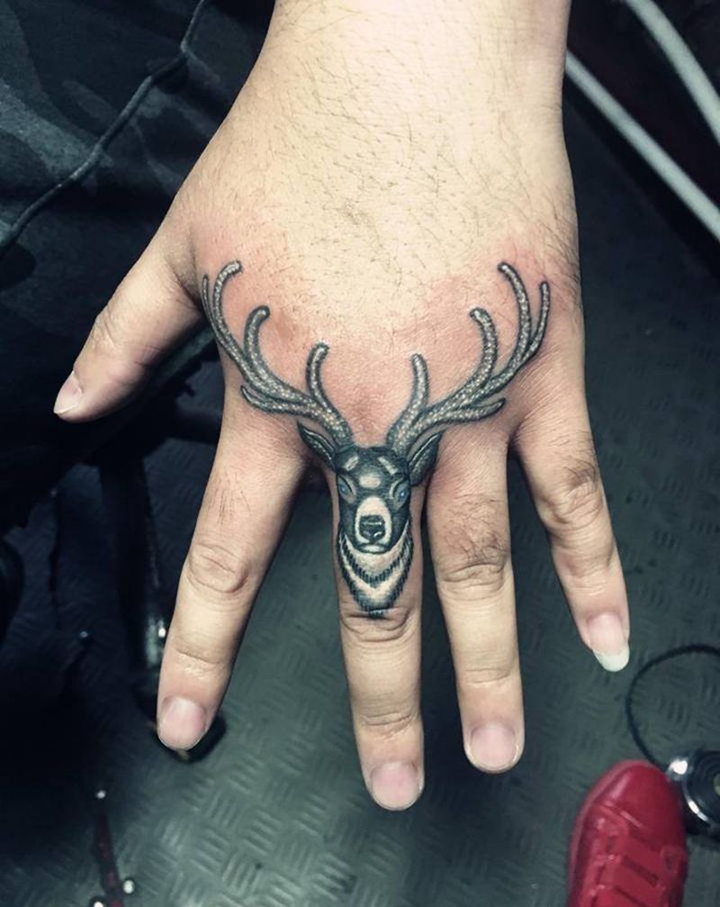 鹿纹身图片_手部纹身图案