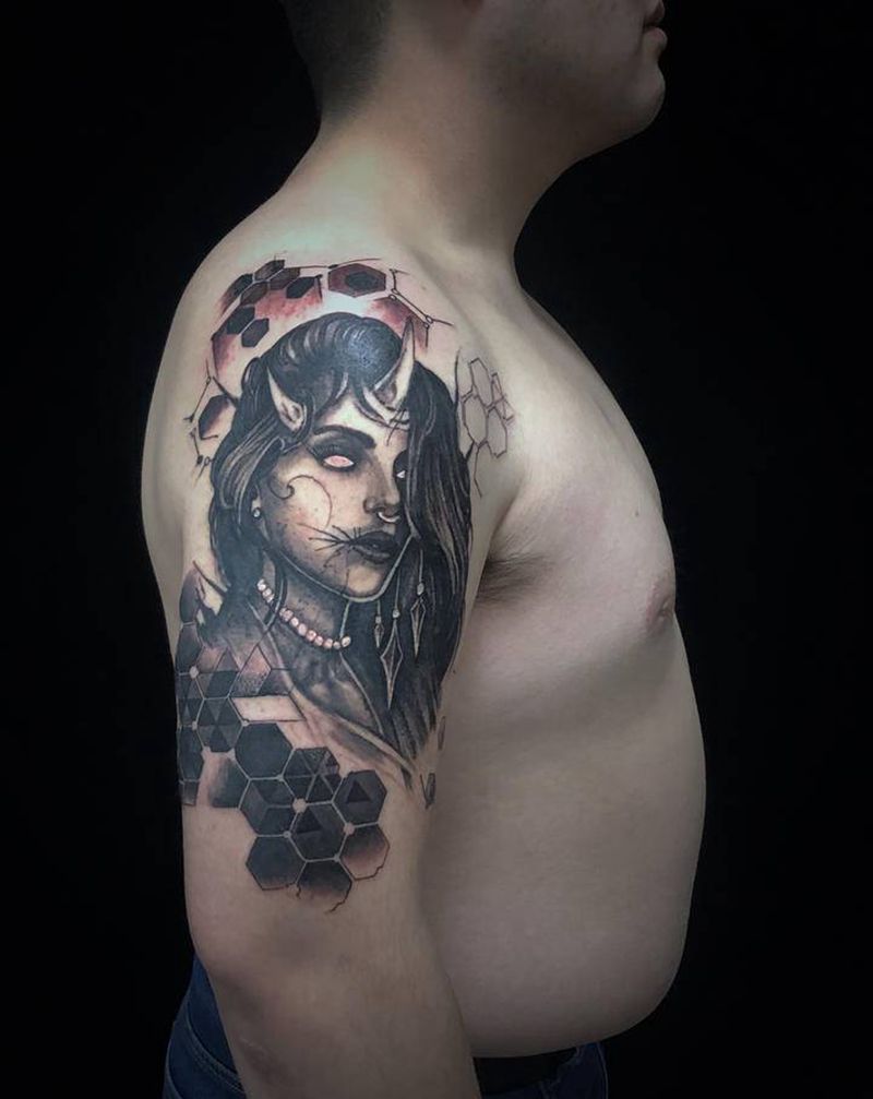 几何暗黑女纹身图片_手臂欧美写实New School纹身图案