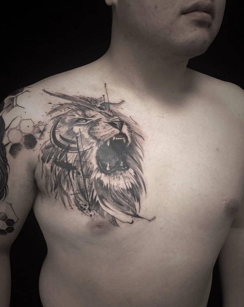 点刺线条狮子纹身图片_胸部欧美写实点刺纹身图案