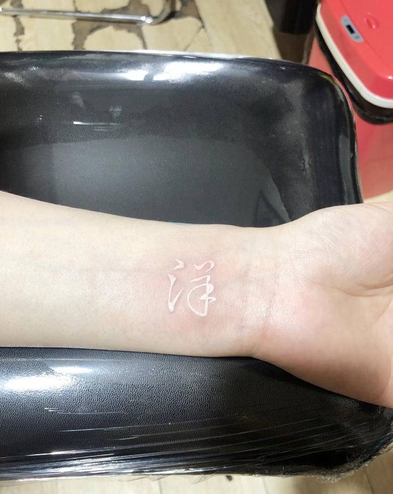 白色纹身图片_手臂纹身图案