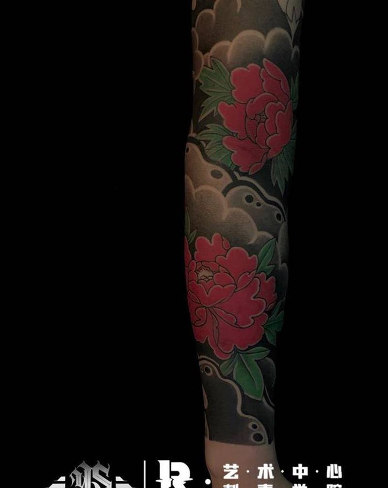 传统牡丹包小臂纹身图片_手臂老传统纹身图案