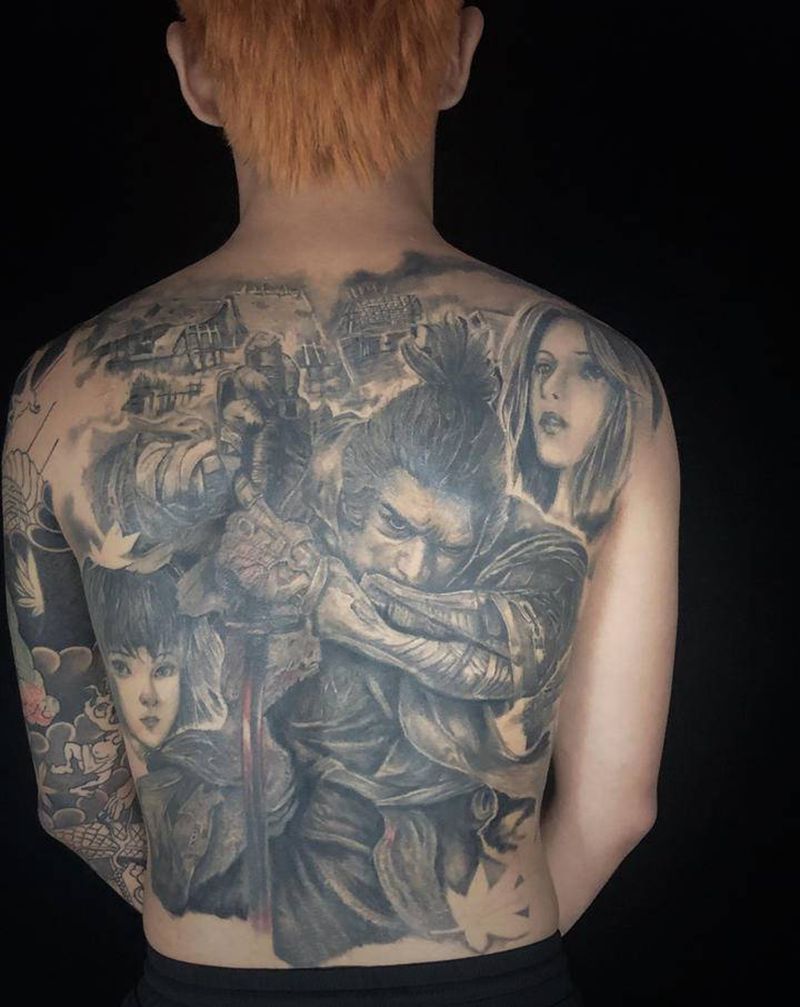 只狼纹身图片_背部欧美写实水墨纹身图案