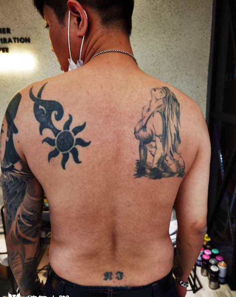 一个遮盖作品，鲤鱼纹身图片_新传统纹身图案