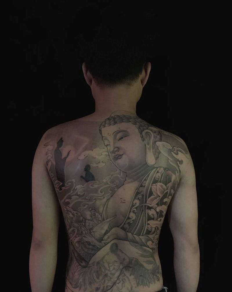 释迦如来纹身图片_背部欧美写实纹身图案