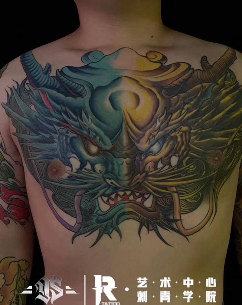 新传统龙遮盖纹身图片_胸部新传统纹身图案