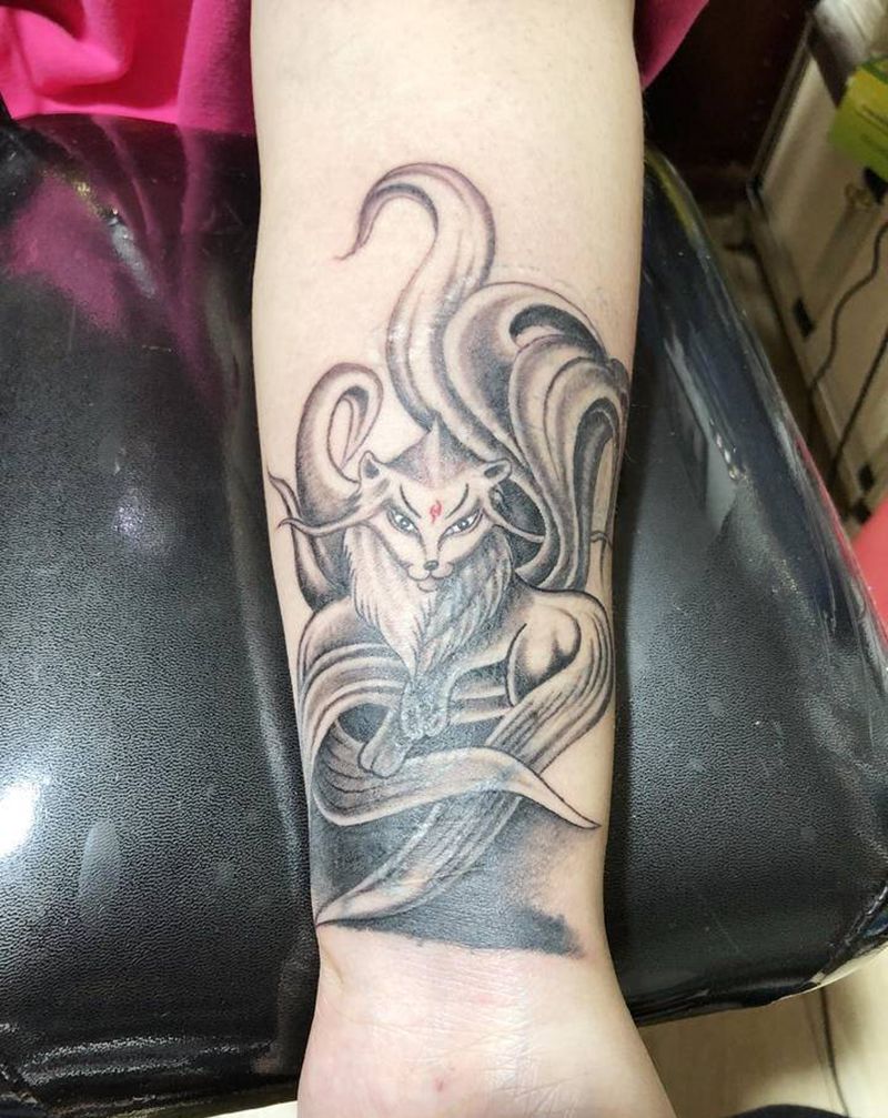 九尾狐纹身图片_手臂纹身图案