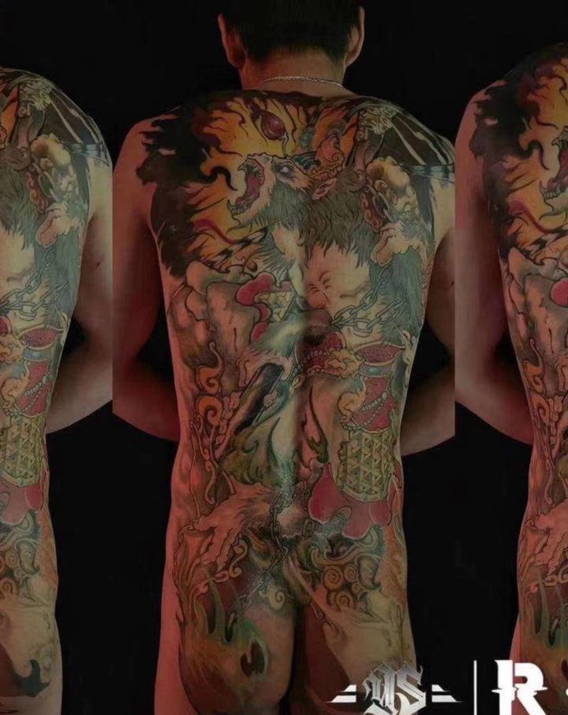 满背猴王纹身图片_背部新传统纹身图案