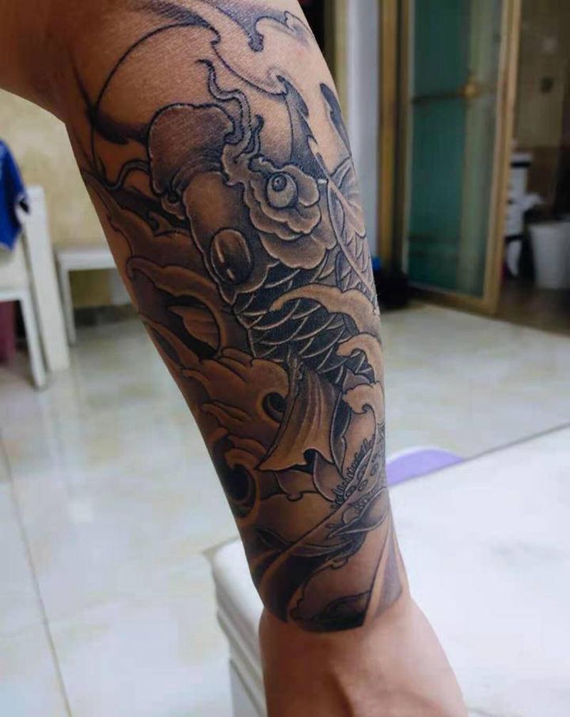 鲤鱼纹身图片_手臂纹身图案