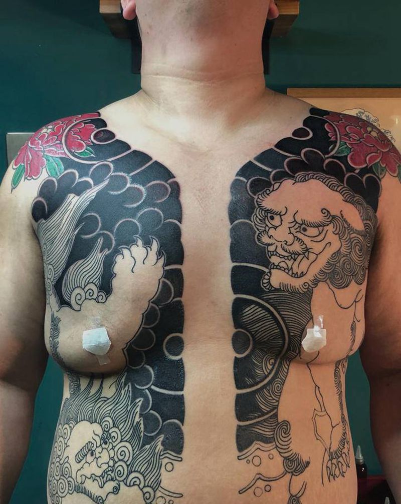 老传统开衫纹身图片_胸部老传统纹身图案