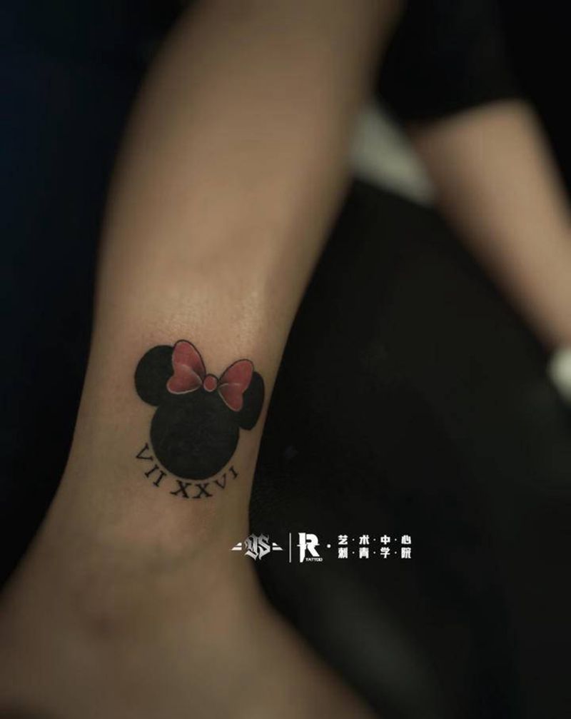 米奇纹身图片_腿部纹身图案